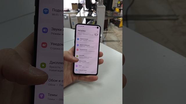 Видеообзор на Samsung S10e