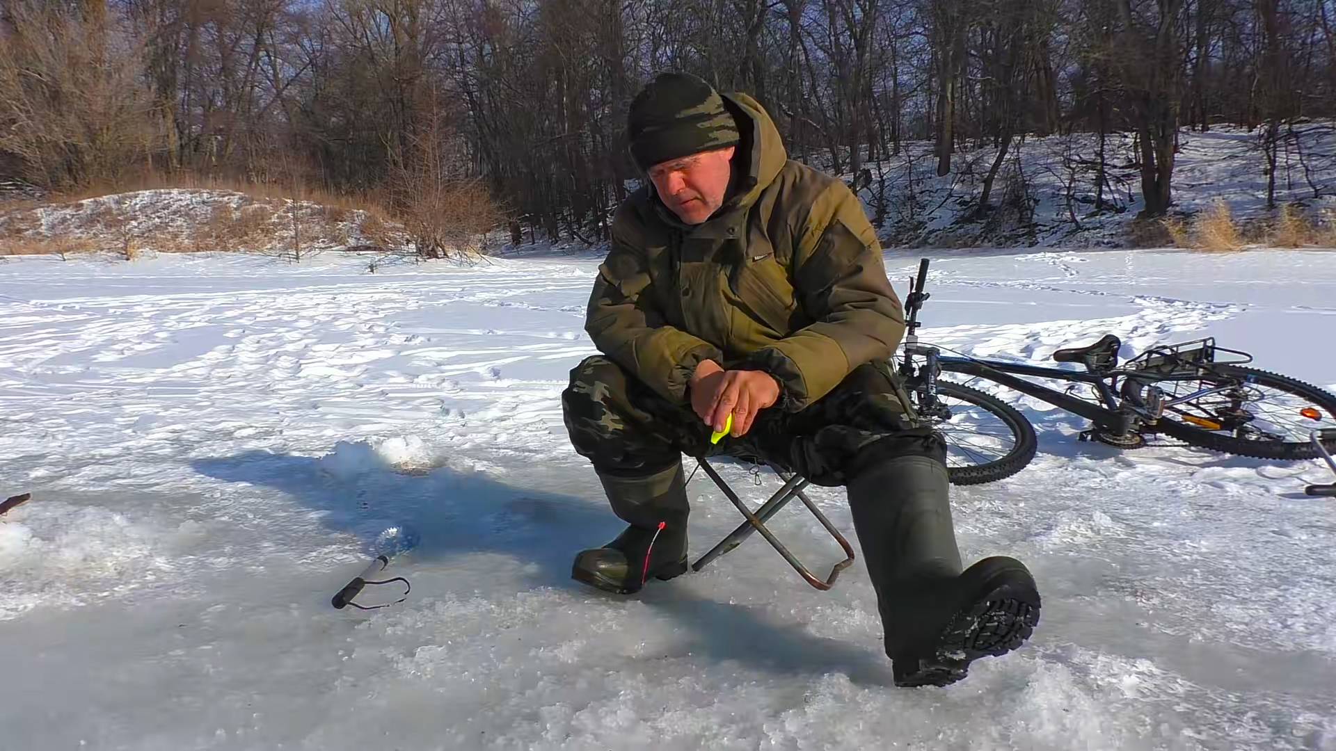 Очередная зимняя рыбалка в феврале на речке! смотреть онлайн