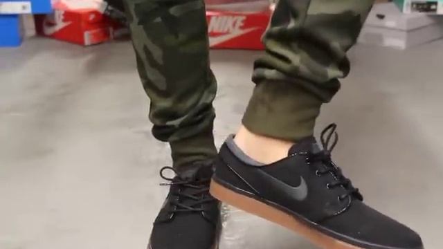 Nike Zoom Stefan Janoski "Black Canvas/Gum" On-Feet Video at Exclucity смотреть онлайн