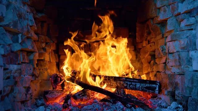 Камин 4К 🔥, без музыки,треск дров,живой огонь 🔥, хороший сон, романтическая обстановка смотреть онлайн
