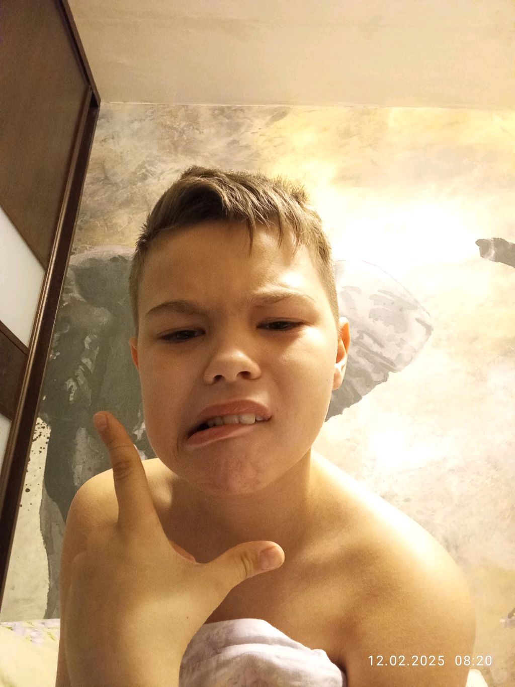 только что проснулся Стрим в кровати смотреть онлайн