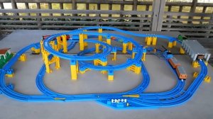 Паровозик Томас  и рельсовая дорога ☆ гонка с 3-мя ответвлениями трассы