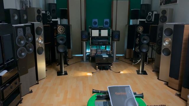 New KEF R3: Sturdy, Musical Bookshelf Speakers! (4K60fps)