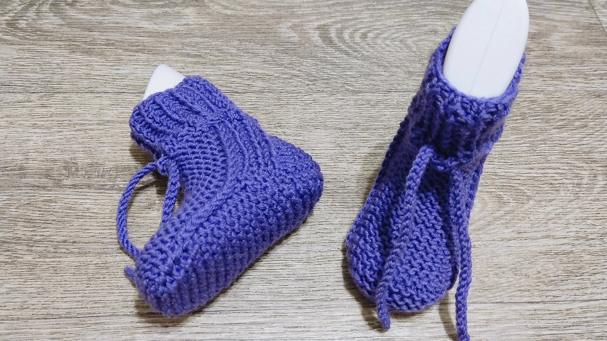 Пинетки с удобной пяткой 🤗 на двух спицах 🤗 без единого шва ✅ на завязках смотреть онлайн