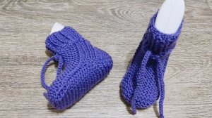 Пинетки с удобной пяткой 🤗 на двух спицах 🤗 без единого шва ✅ на завязках