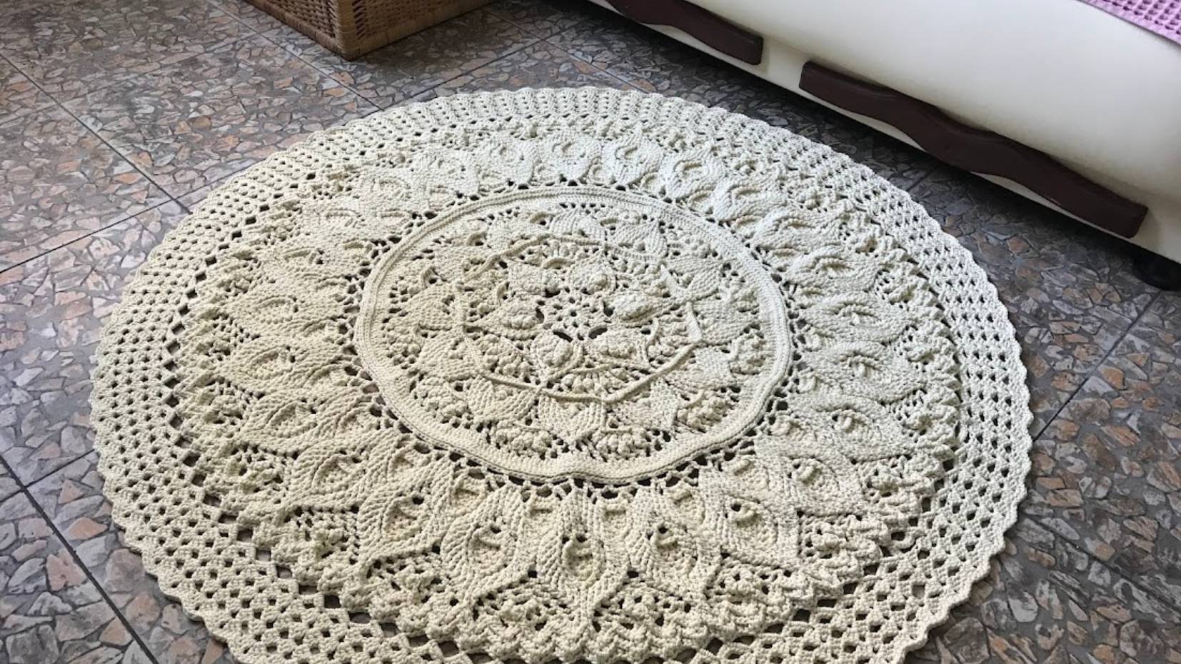 Коврик крючком молочный