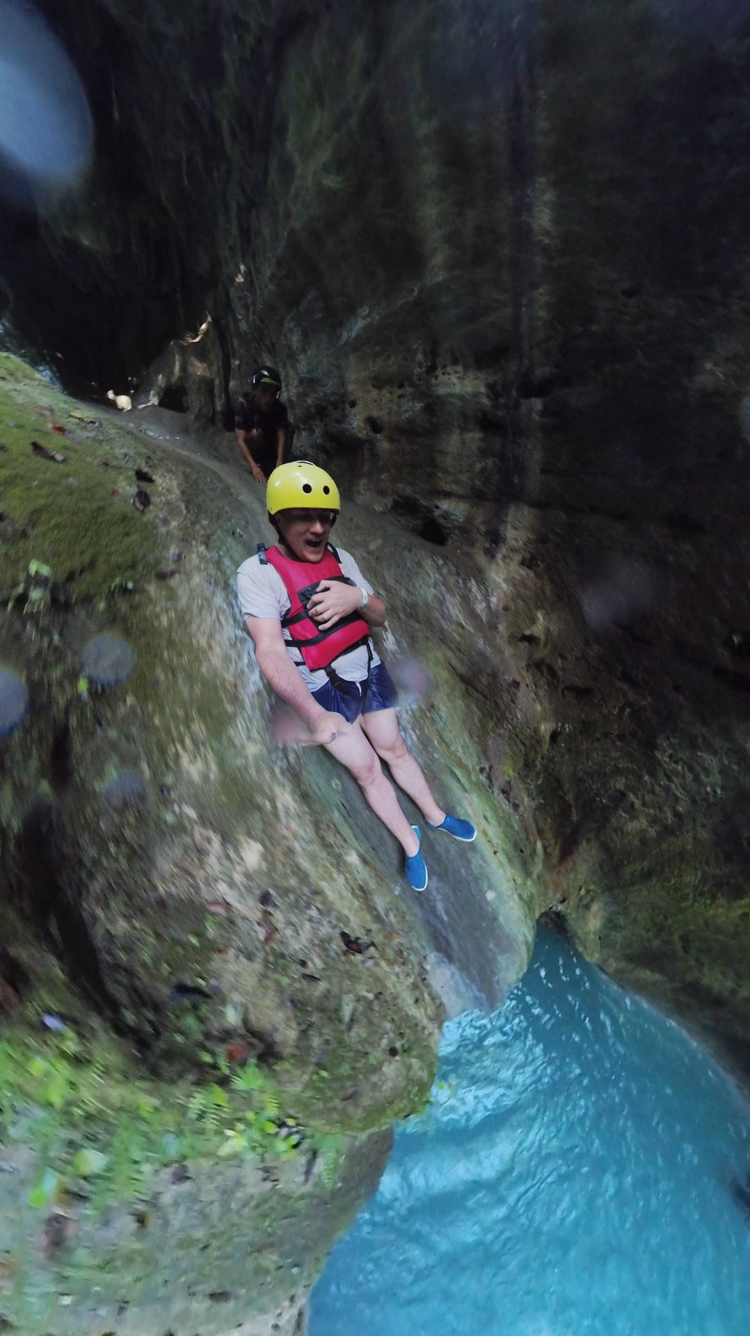 Водные горки на Филиппинах смотреть онлайн