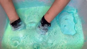Green - aquamarine paste 💚🩵 Squeezing sponges asmr