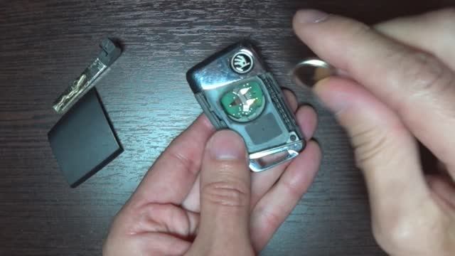 Как ЗАМЕНИТЬ БАТАРЕЙКУ в ключе ШКОДА КОДИАК смотреть онлайн