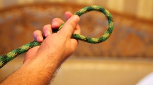 Хирургическая петля  - крутая петля на конце веревки-рекомендую!