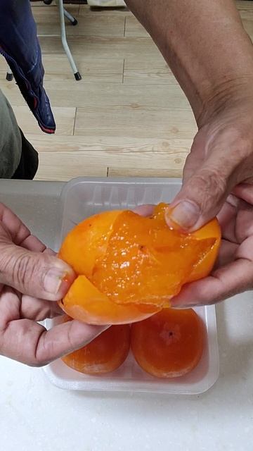 😋DELICIOUS SWEET RIPE PERSIMMONS #asmr #shorts смотреть онлайн