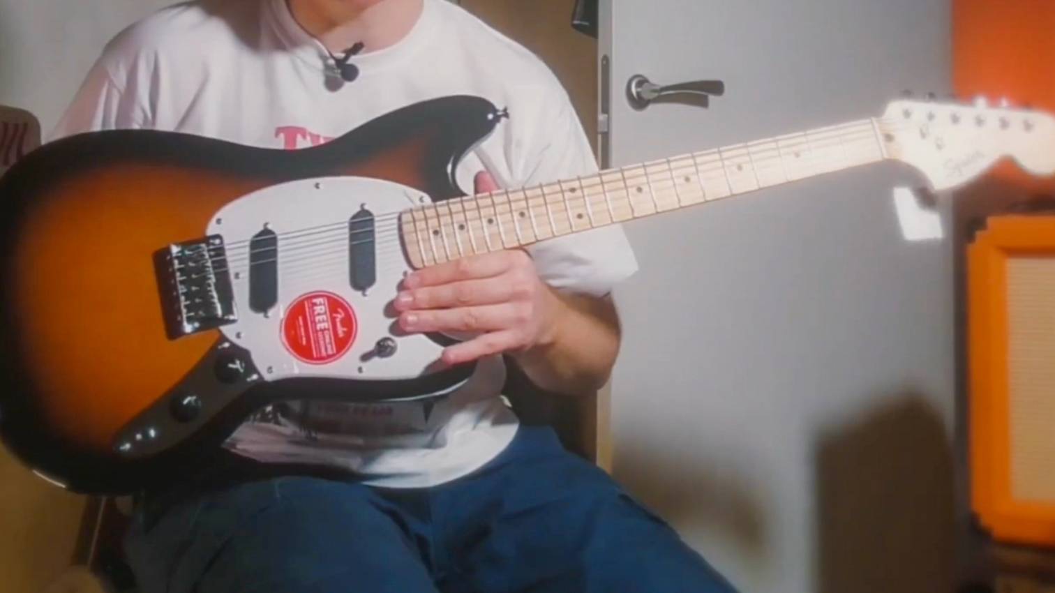 Squier by Fender Sonic Mustang Sunburst / Frusciante, Nirvana смотреть онлайн