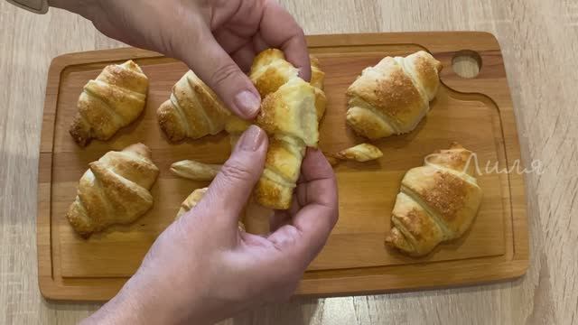 Рогалики из слоеного дрожжевого теста. Улучшаю свойства магазинного теста. смотреть онлайн