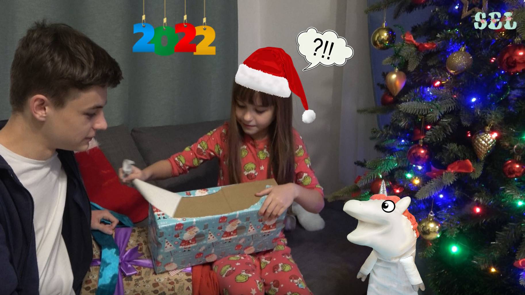 НОВОГОДНЯЯ НОЧЬ Влог Салют Открываем подарки от Деда Мороза смотреть онлайн