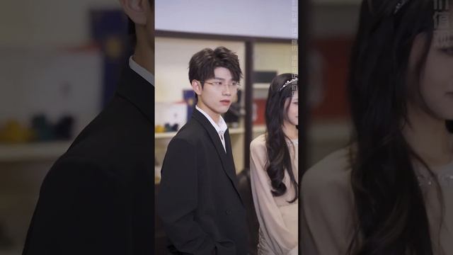 The scumbag abandoned the poor boy, and now he has become the CEO. The ending is so satisfying смотреть онлайн