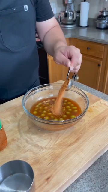 Spicy Olives (Aceitunas Picositas) смотреть онлайн
