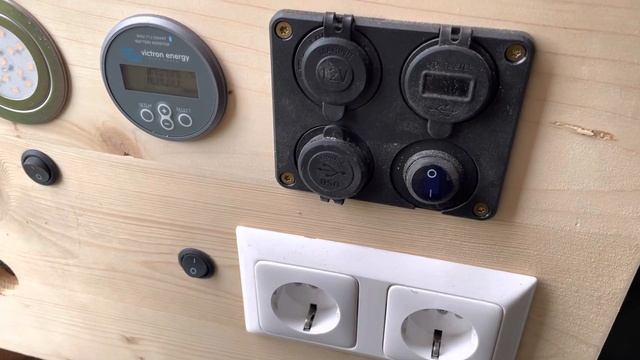 Strombox mit 12V und 230V - 3000wh lifepo4, 2400 Watt Dauerleistung смотреть онлайн