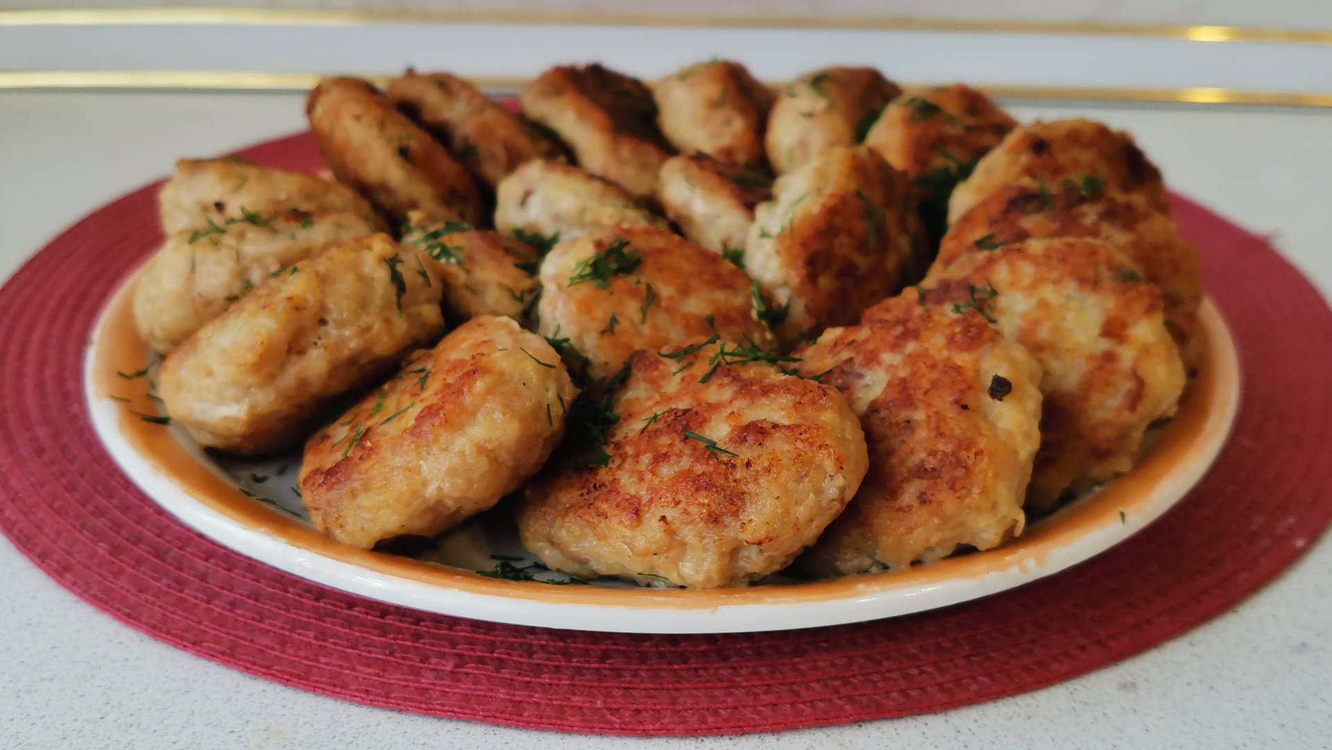 Самые вкусные и сочные домашние котлеты из фарша на сковороде на скорую руку. Простой рецепт котлет смотреть онлайн