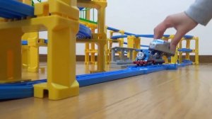 Томас и его друзья — видео с игрушками для детей - Набор для соревнований  Кенджи и Томаса.