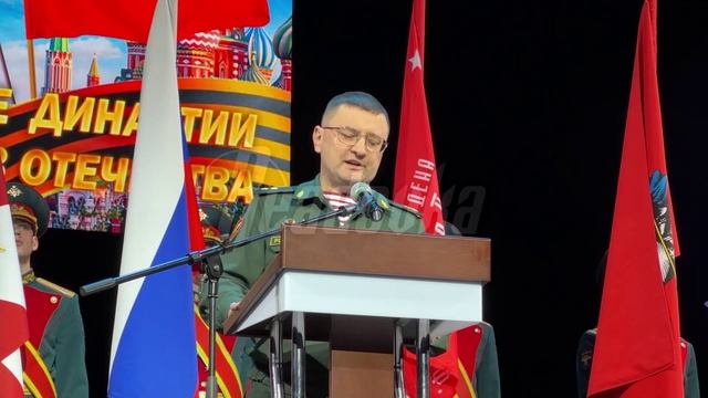 В театре Российской Армии прошел праздник, посвященный защитникам Отечества смотреть онлайн