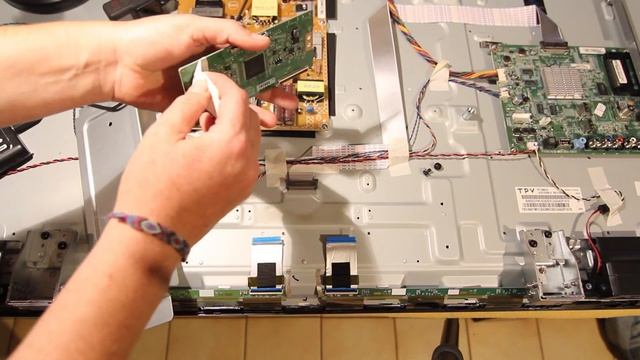Comment réparer une TV Philips 49puh4900 qui n'a pas d'image смотреть онлайн