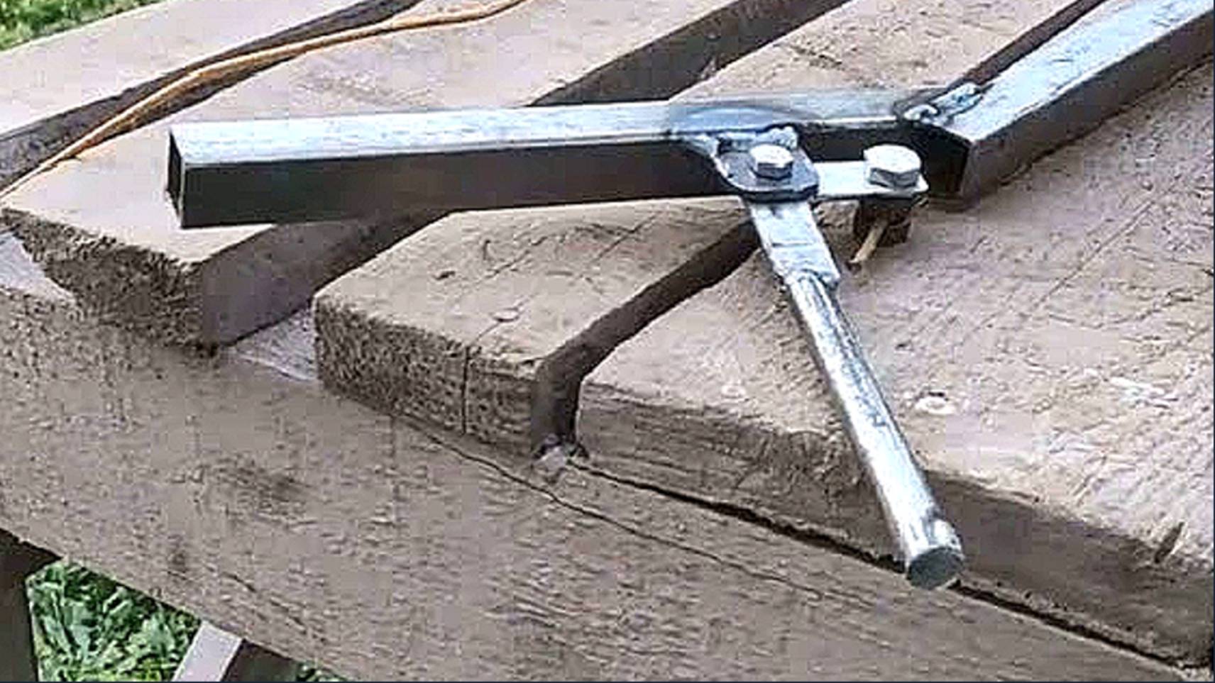 Старый дачник показал своё приспособление, теперь лестница ему больше не нужна! смотреть онлайн