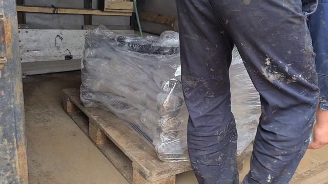 Упаковка чугунных ножек для отправки покупателю.