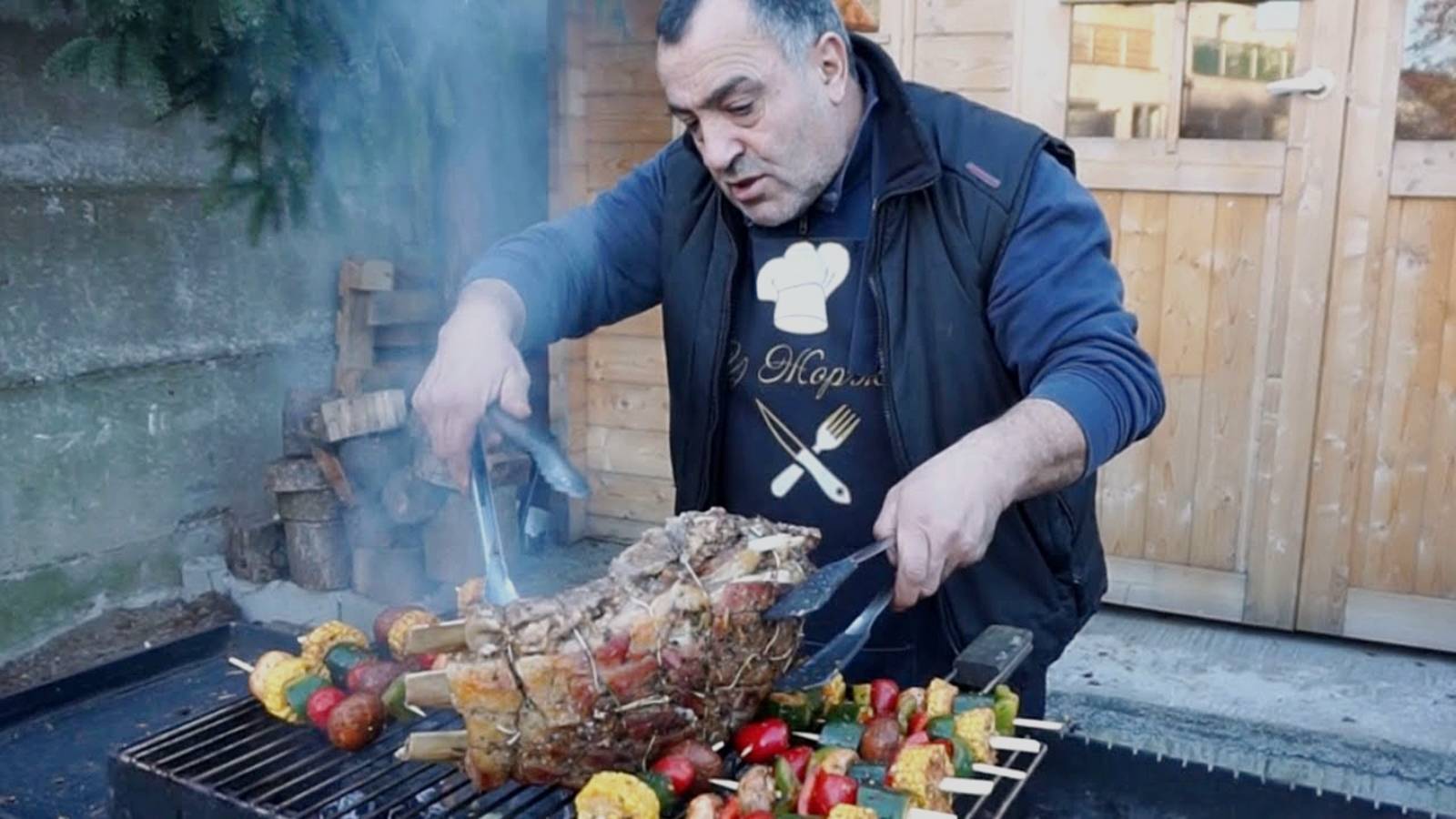 Целых 5 килограмм говядины на мангале. Особое приготовление мяса с овощами смотреть онлайн