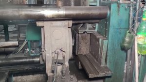 Переработка алюминия в  квадратные трубы на заводе в Индии