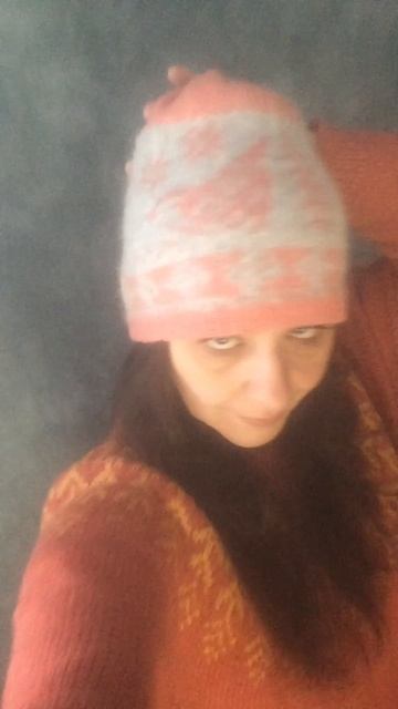 Весенняя шапочка "Свиристель" смотреть онлайн