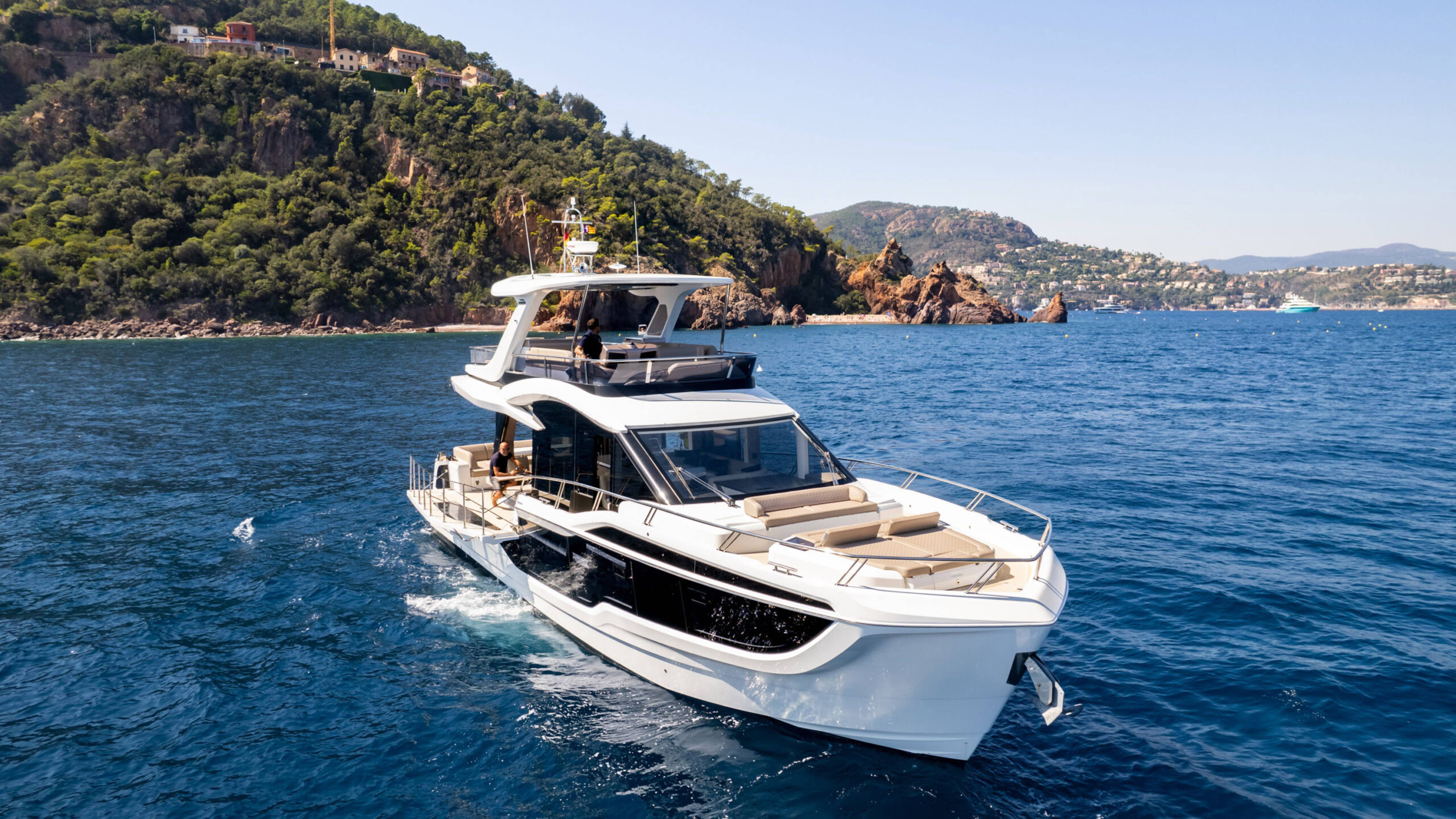Galeon 560 FLY