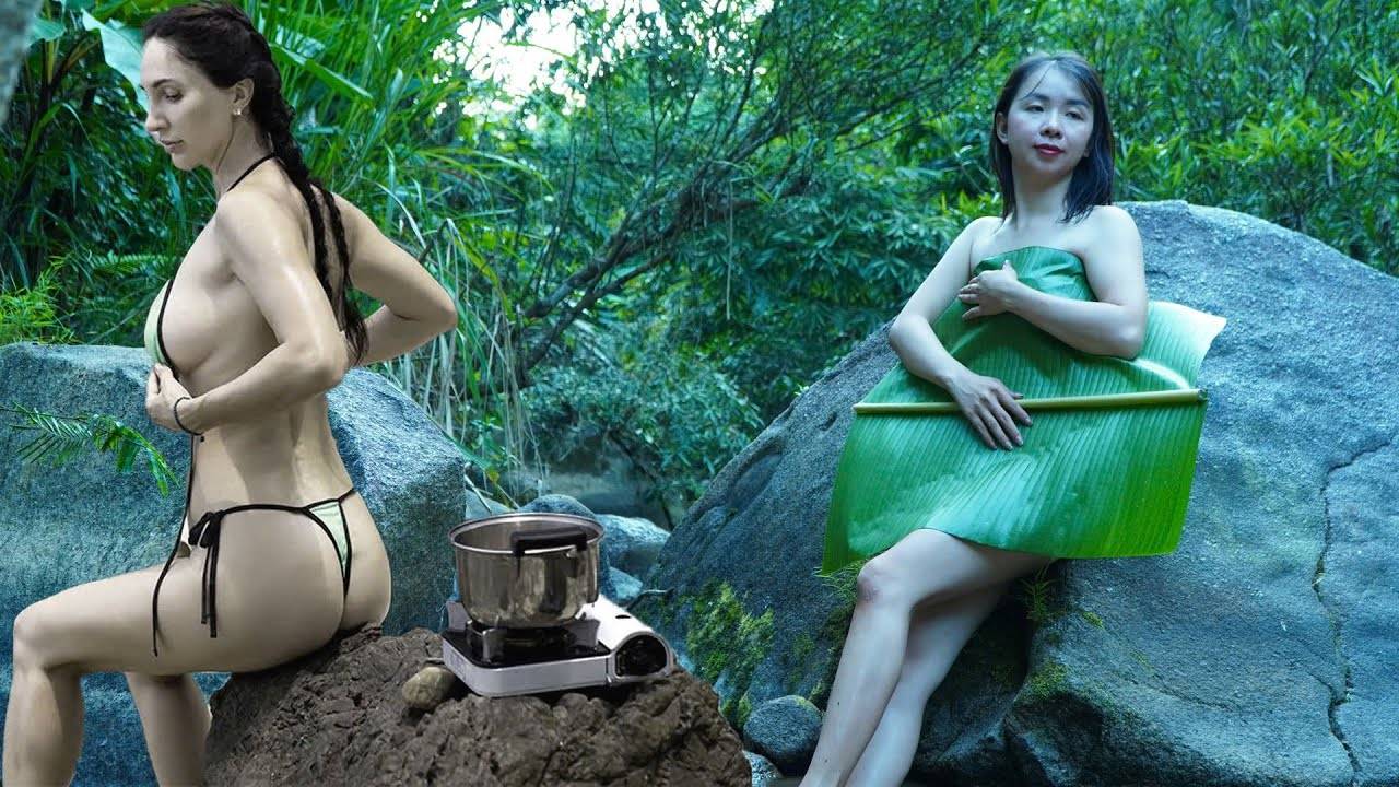 Одинокая девушка в походе в горах с собакой и строительством убежища смотреть онлайн