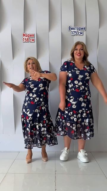 Платье "красно-белые цветы" с ярусами снизу темно-синее смотреть онлайн