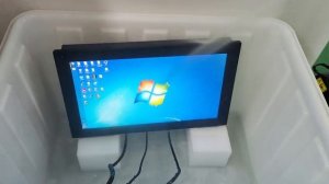 Проверка дублирующего монитора LINKPAD на влагозащищенность