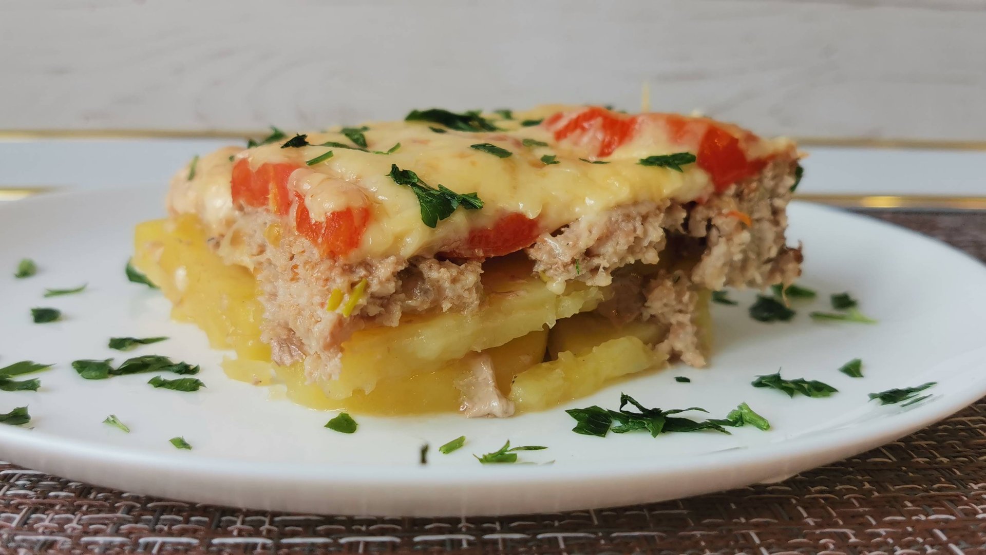 Картофельная запеканка с фаршем в духовке. Простой рецепт на обед или ужин. Вкусный ужин. смотреть онлайн