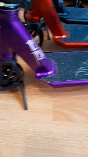 Обзор на трюковой самокат теч тим провокатор 47 от Самокаткрут. Tech team provokator 47 samokatkrut смотреть онлайн