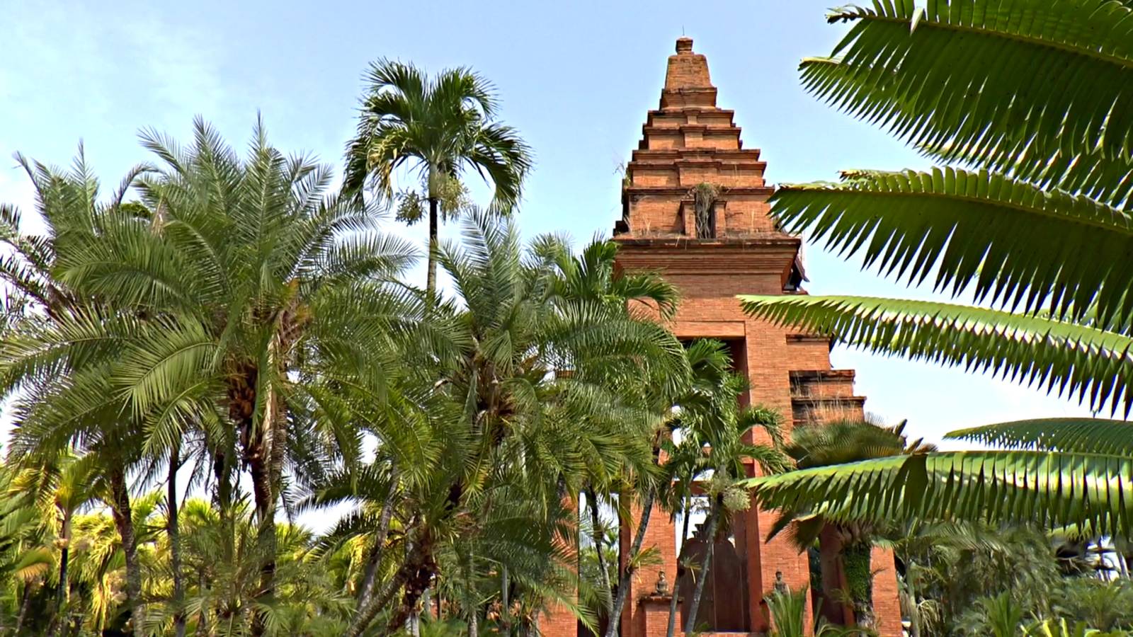 Сад Нонг Нуч - красивейшее место Паттайи, Таиланд смотреть онлайн