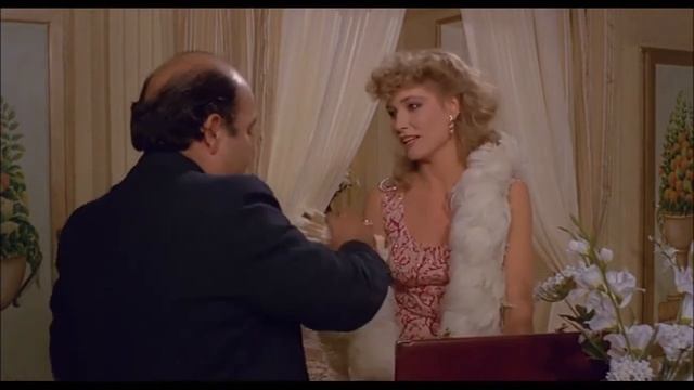 Ricchi ricchissimi praticamente in mutande смотреть онлайн