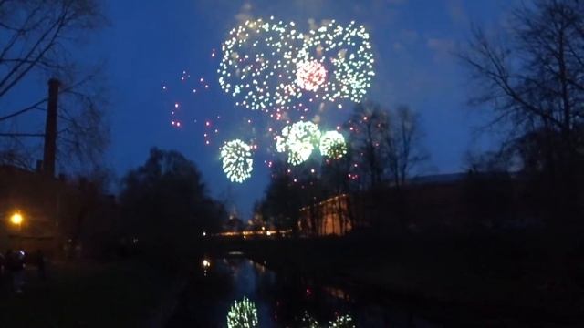 Салют в честь Дня победы в Александровском парке Петербурга #art_events_rs смотреть онлайн