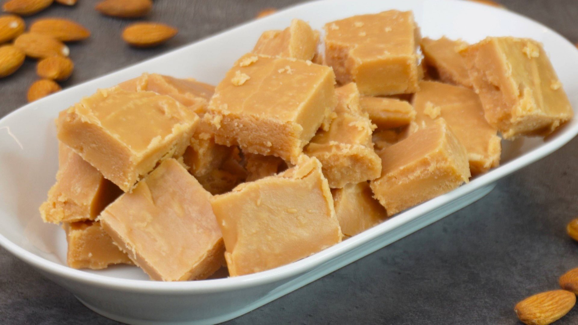 Конфеты « коровка» перемешиваю ложкой и готово! Такой вкусной в магазине не купишь смотреть онлайн