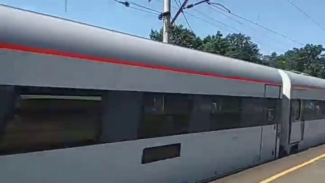 Скоростной электропоезд ЭКР1-002 сообщением #744 Львов-Дарница, о. п. Ворзель смотреть онлайн