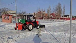 Минитрактор Уралец с роторным снегоочистителем - Чистим снег около Кинотеатра