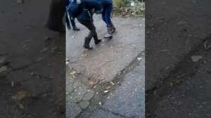 Дети избивают старшиков 🎁🎉🎈