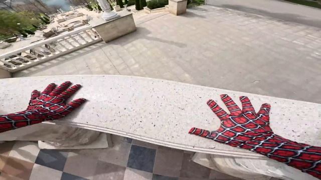 CRAZY GIRL WANTS TO KISS SPIDER-MAN 😍😘  @Celpan  (Parkour POV Love Best)