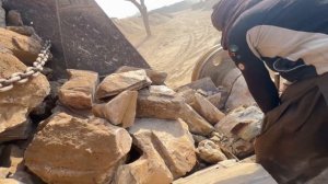 Строительство, дробление щебёнки