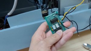 Фонит, шумит усилитель.  Делитель аудио сигнала Мультиплексор cd4052be.  Как убрать шум в колонках.