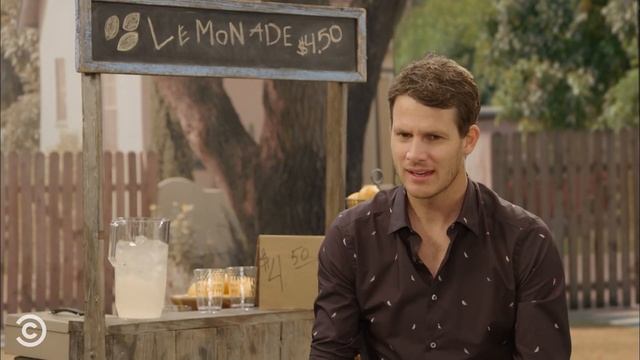 Pee Lady - CeWEBrity Profile - Tosh.0 смотреть онлайн