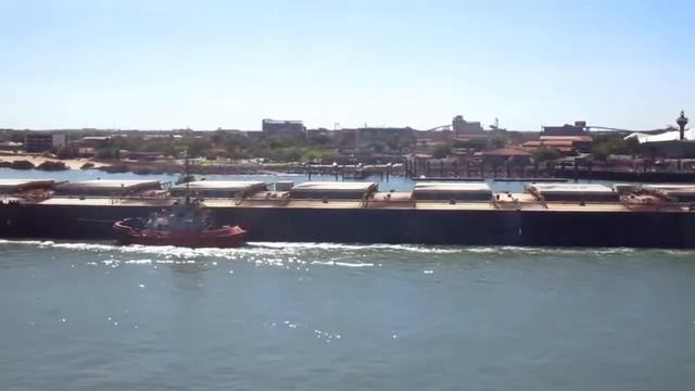 Big vessel leaves the port in loaden condition 超大船舶離港實拍 смотреть онлайн