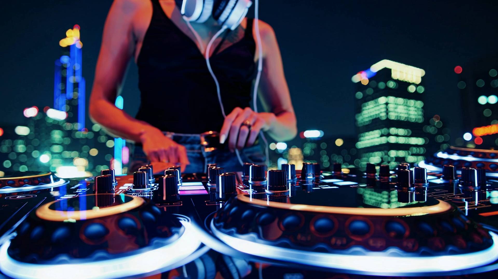 Энергия ночи: Sora и Suno