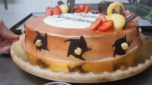 DEOCORAZIONE TORTA CON PANNA E CICCOLATO PIU' FRUTTA FANTASIA MACARON E FORESTA NERA смотреть онлайн